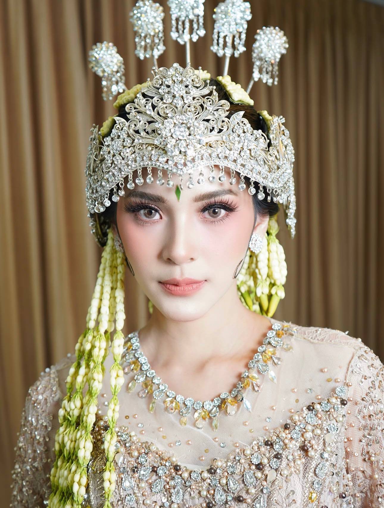 Rias pengantin siger Sunda